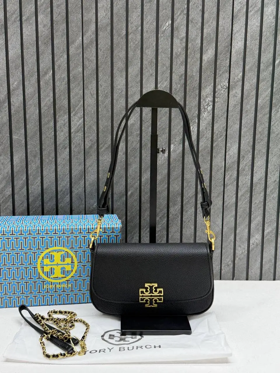 Toryy Burch Britten Small Convertible Shoulder Bag With Original Box & DustCover - Image 6