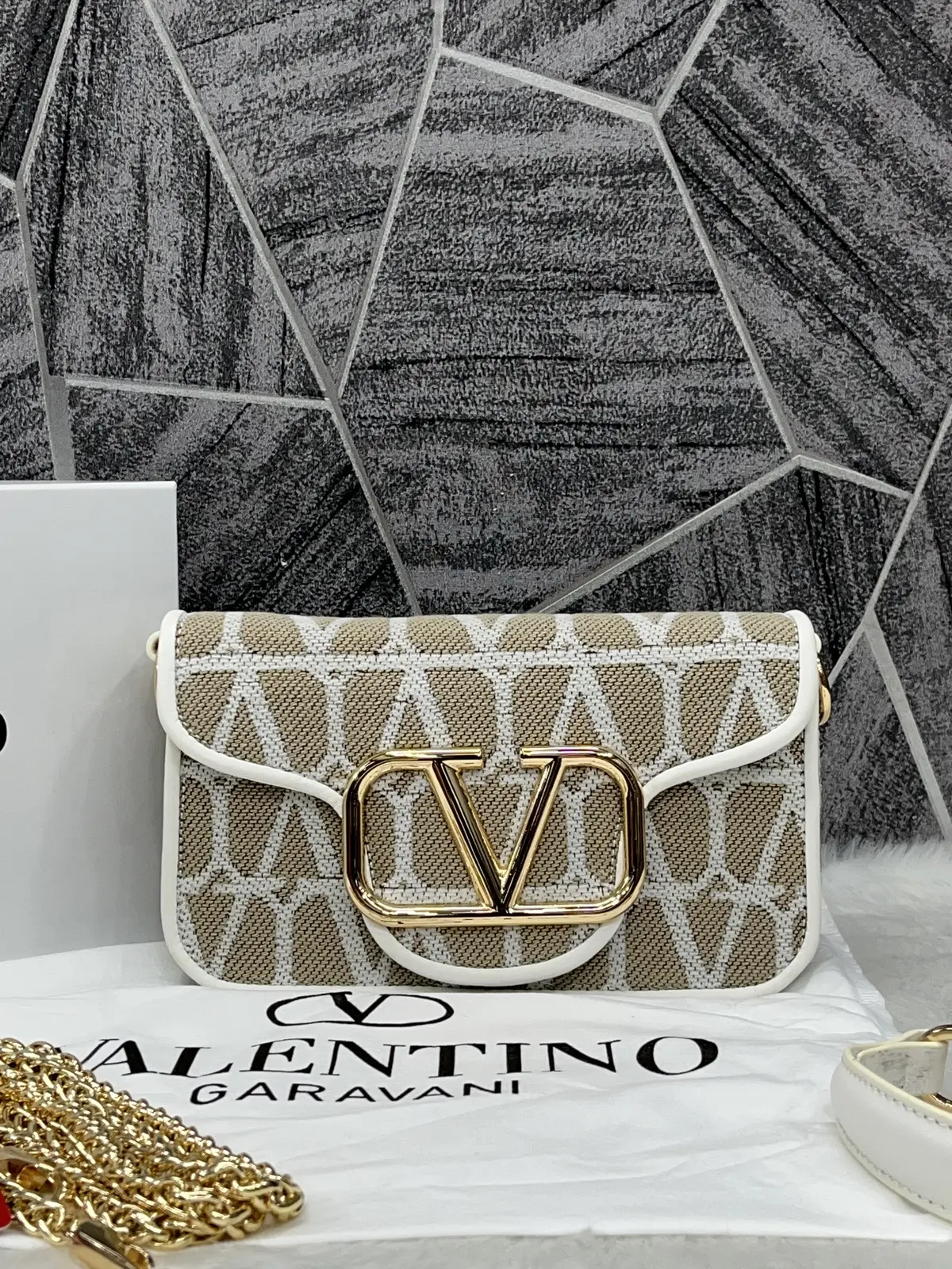 Valentino V Loc White Small Shoulder Bag With OriginalBox - Image 2