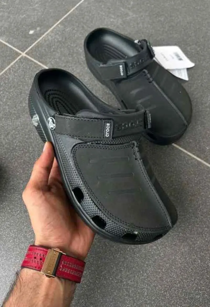 Crocs YUKON CLOG BLACK - Image 2