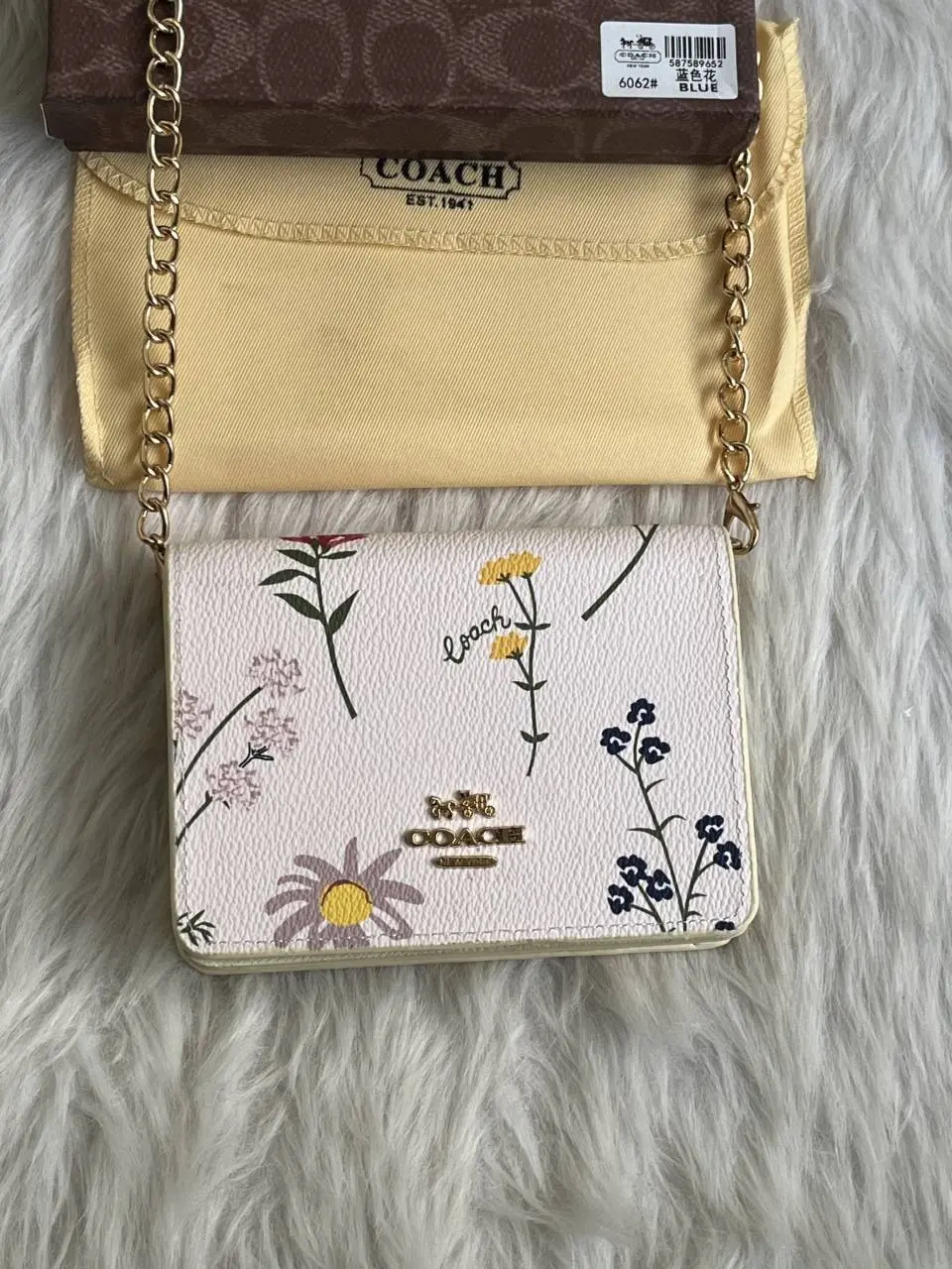 Coach 122 White-Flower ChainOnWallet With OriginalBox DustCover BrandCard - Image 2