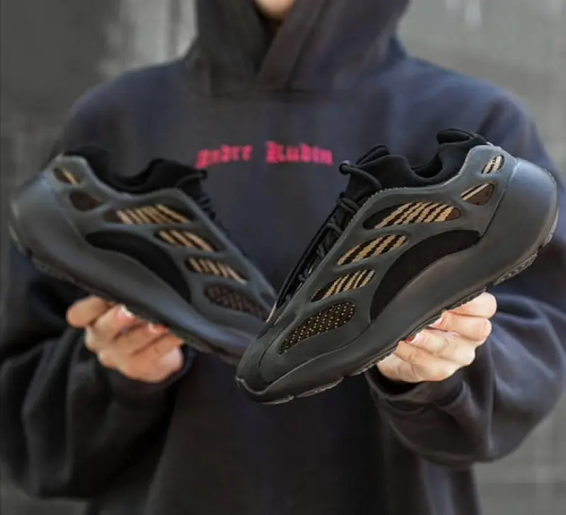 Adidas yeezy boost 700 v3 Clay Brown