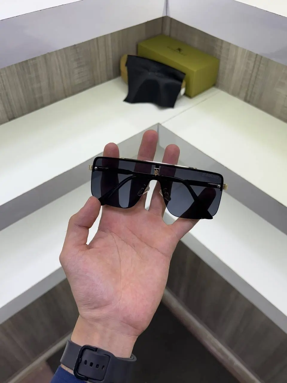 Burberry 1018 BlackGold - Image 2