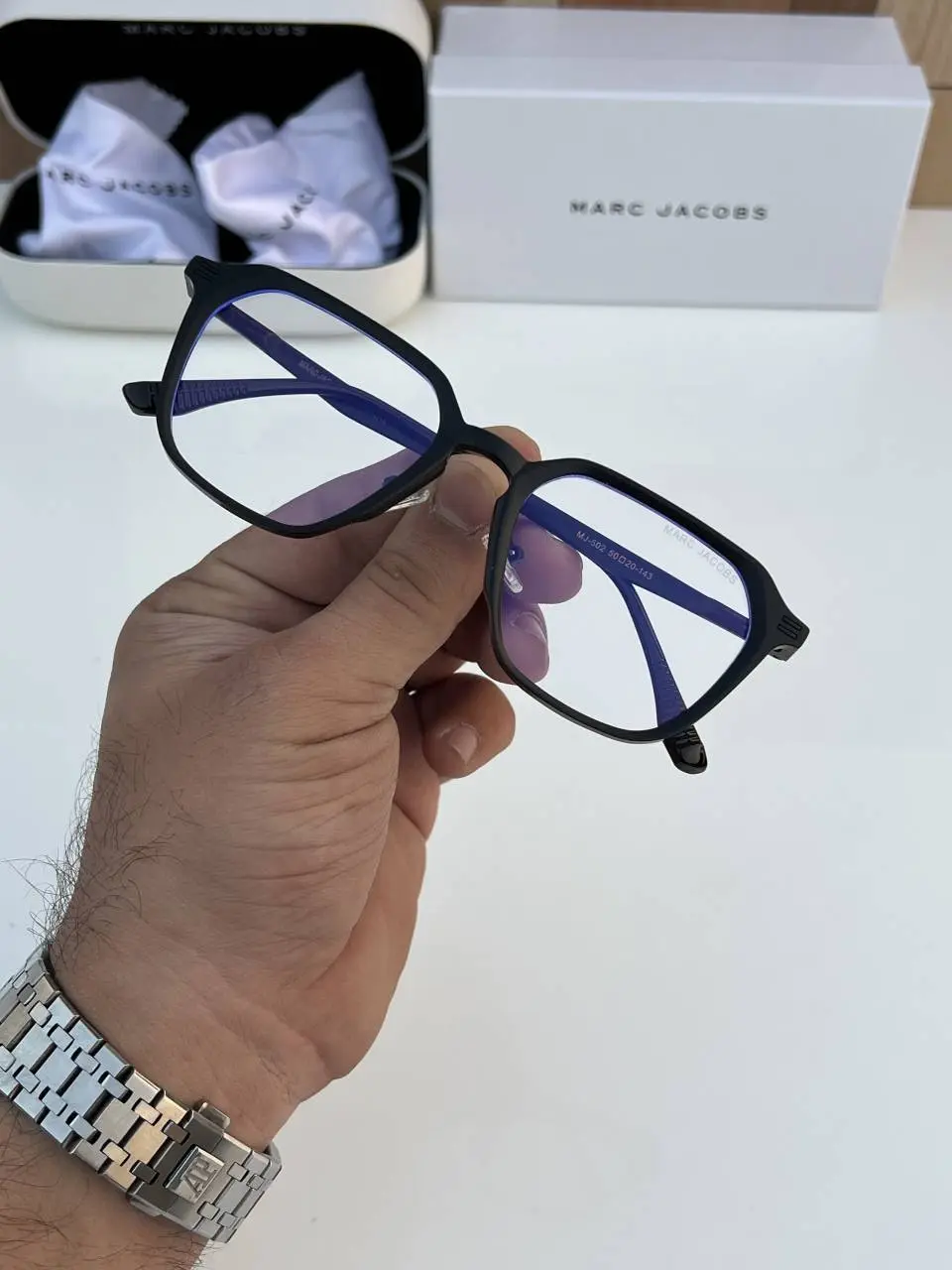 Marc jacobs 502 black plano - Image 4