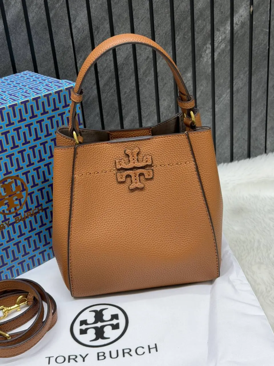 Tori Burch McGraw Bucket Bag With OriginalBox DustCover - Image 2