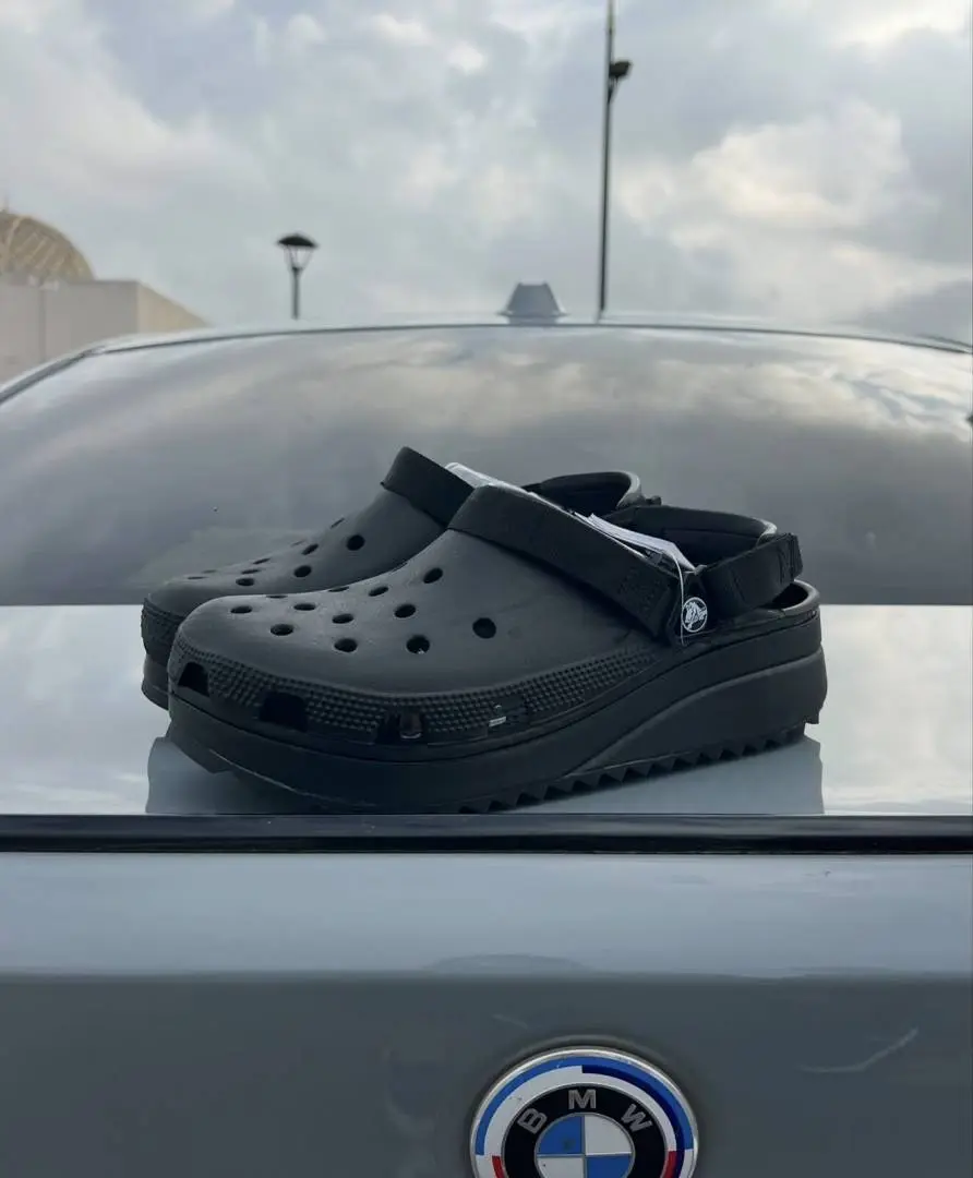 Crocs Classic Hiker Clogs All black - Image 13