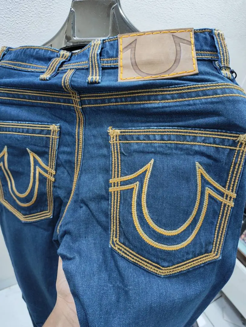 TRUE RELIGION IMPORTED STORE ARTICLE JEANS - Image 2