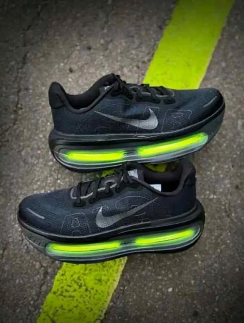 Nike Vomero Premium Black Volt 205