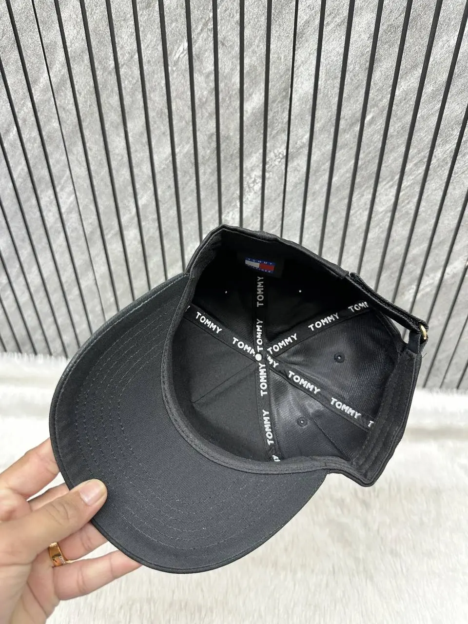 Tommy Hilfigar All Black Premium Unisex Cap - Image 2