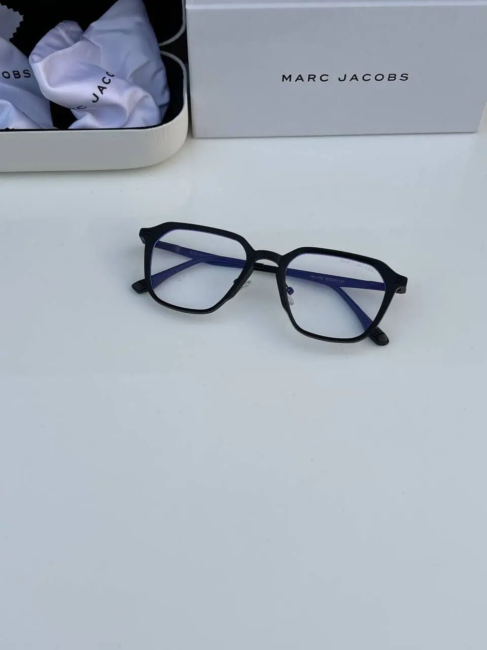 Marc jacobs 502 black plano - Image 5
