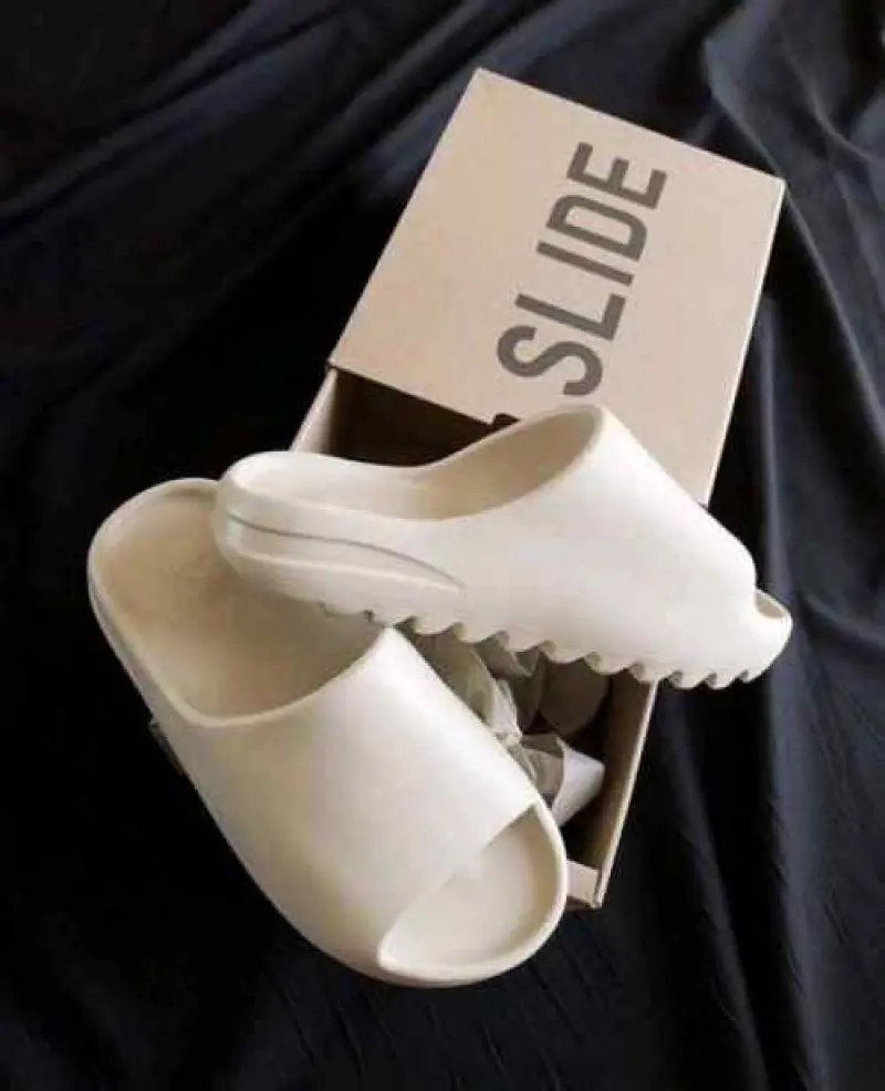 Adidas Yeezy Slide Bone UA - Image 2