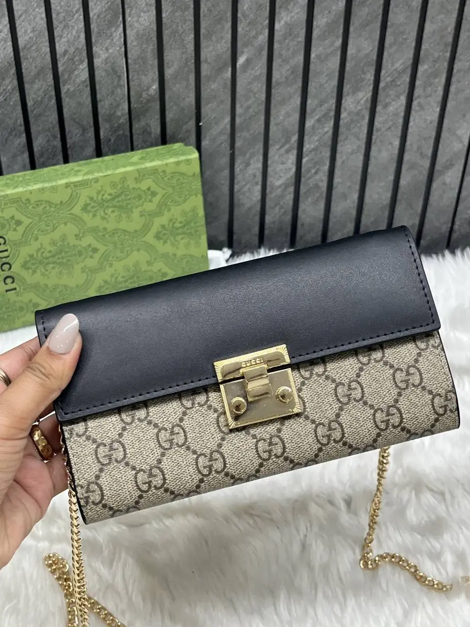 Gucci 72 Padlock Chainwallet With OriginalBox DustCover - Image 3