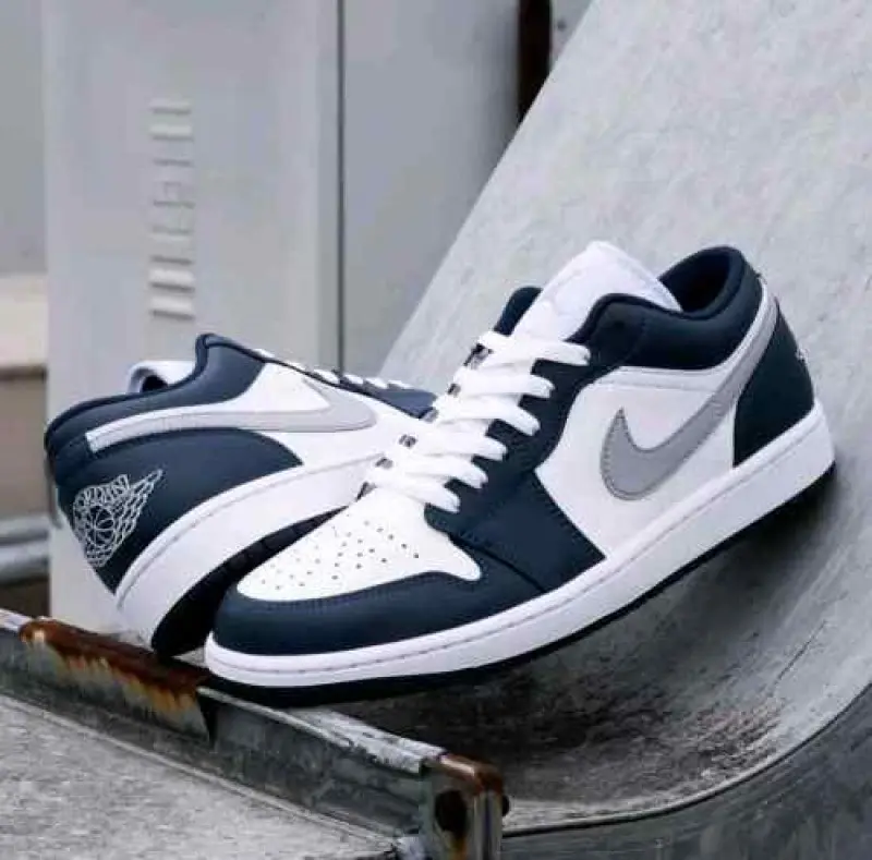 Air Jordan 1 Low Midnight Navy Wolf Grey 620