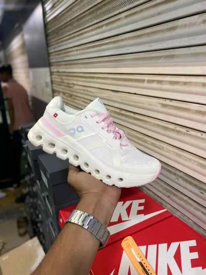 On Cloud Running Runner Shoes White Pink Sporty Elegant - Image 2