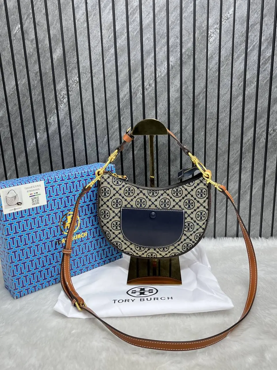 Tori Burch Jacquard Cresent Slingbag With OriginalBox - Image 3
