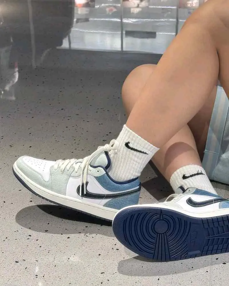Nike airJordan 1 Low SE Denim star blue - Image 4