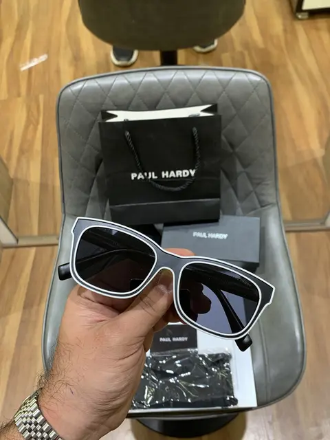Paul hardy 8810 black white