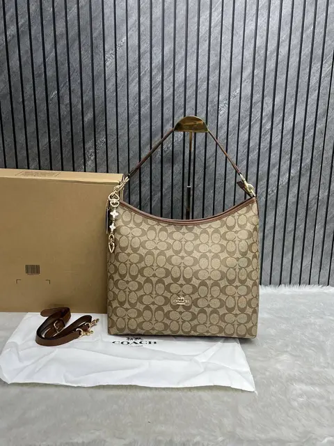 Coach Laurel Hobo Tote Large Size With OriginalBox DustCover Keychain Highend
