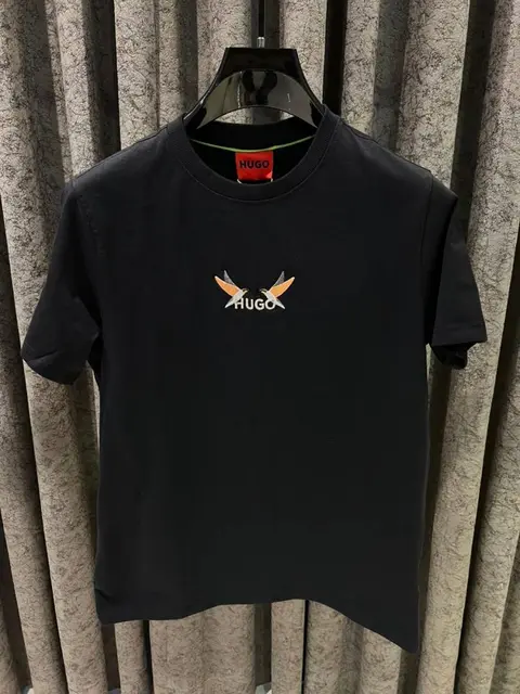 HUGO BOS IMPORTED STORE ARTICLE T-SHIRT