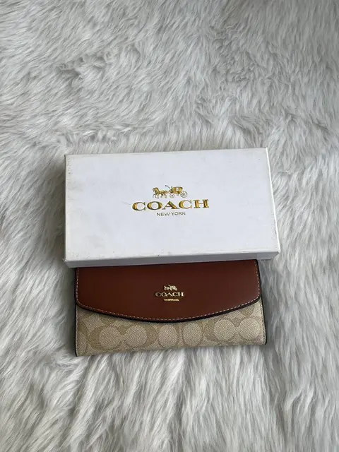 Coach 124 Trifold Wallet With OriginalBox
