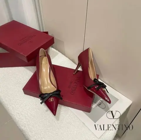 Valentino Pump Heel Elegant Womens Wine Patent Leather With Black Knot With OG Box & Carry Bag 933-V9 Wine