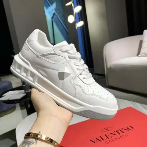 Valentynoo Garavani one stud white sneakers