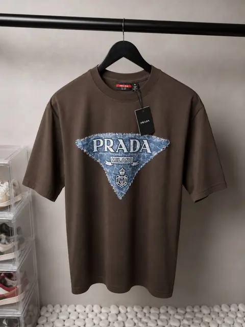 Prada Milano Logo T-Shirt 1181. Sale-offer VS1000