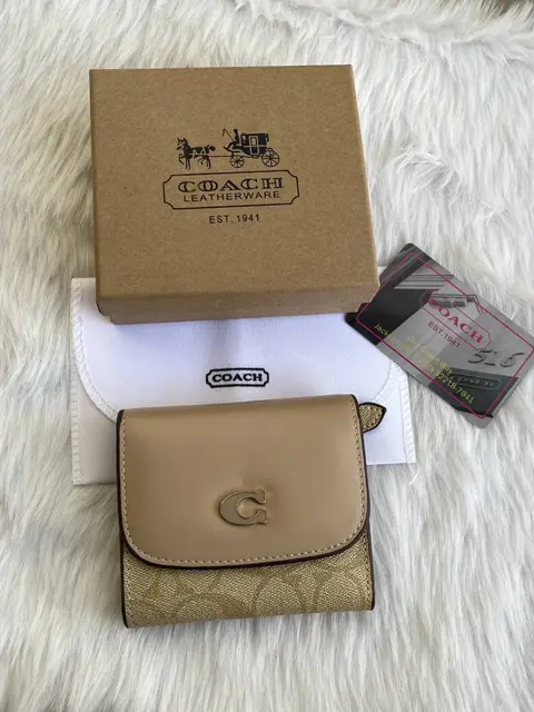 Coach 127 Trifold Wallet With OriginalBox DustCover Card