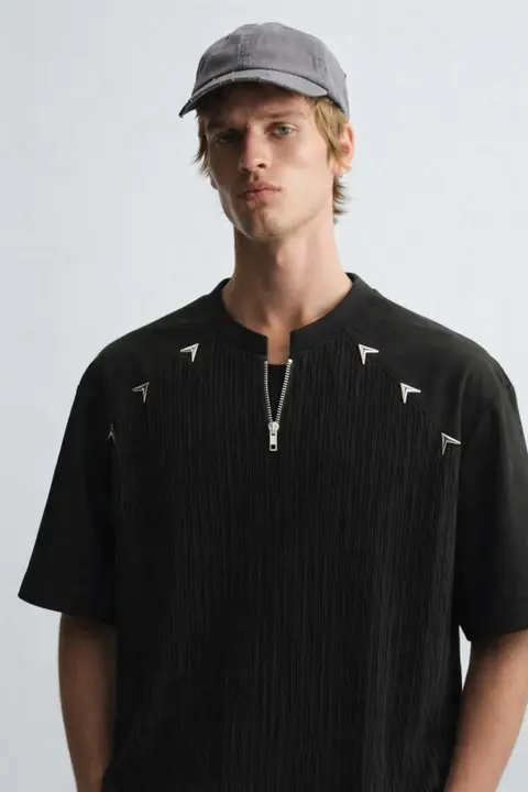 KOREAN IMPORTED HIGH DEMAND ARTICLE T-SHIRT BLACK