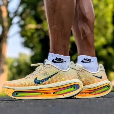 Nike Vomero Premium Athletic Multi Orange 2700