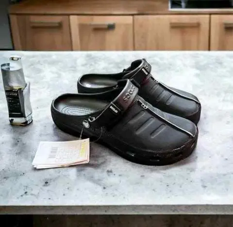 Crocs YUKON CLOG BLACK