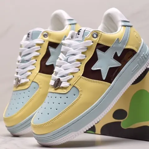 A BathinGahpe Bapesta Patent Leather