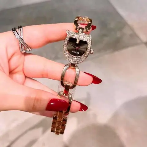 Guess s For Her 586