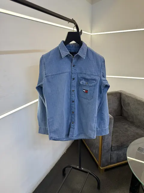 Tommy hilfigar blue denim shirt with front pocket and embroidery logo