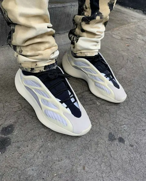 Adidas Yeezy 700 v3 Azael Glowing Semi UA