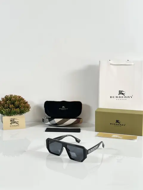 Burberry 4366 Black White