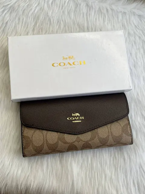 Coach 67 Coffee 3 Fold Wallet With OriginalBox