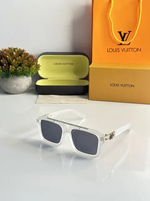 LV 121 Ice Black
