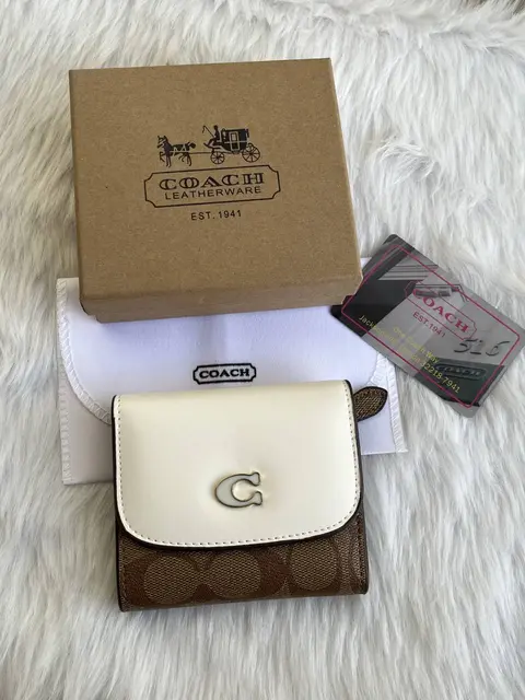 Coach 114 Trifold Wallet With OriginalBox DustCover Card