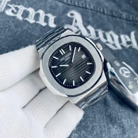 Patek philipe Nautilus Quartz silver grey