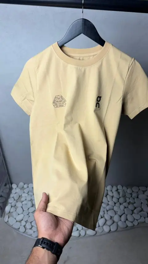 On Clou d Premium T-Shirt 2130. Sale offer VS1000