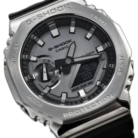 Gshock GM2100 Grey 038 - dial close-up