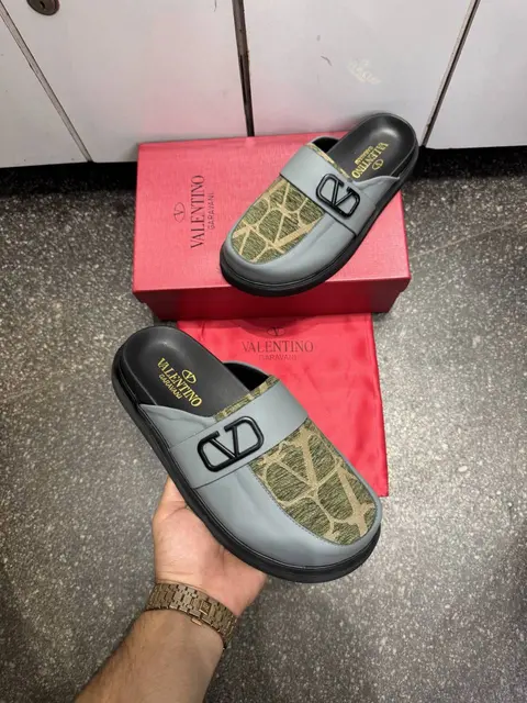 Valentino Garavani VLogo Signature Slipons