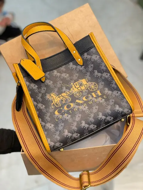 Coach Field Tote 22 With Box