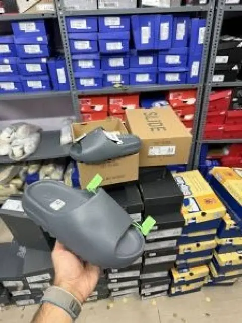 UA adidaas YEEZY SLIDE Granite id 4132