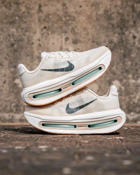 Nike Vomero Premium PALE IVORYBLACK SPRUCE-SANDDRIFT 176