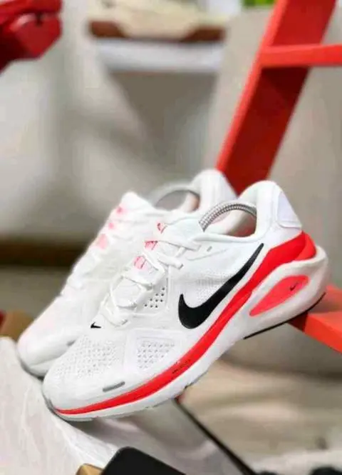 Nike Running Structure 26 trainers White orange 500