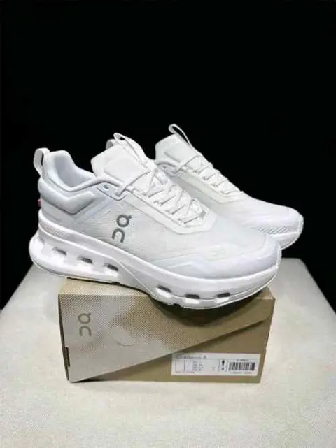 On Cloud nova X Tripple white 592