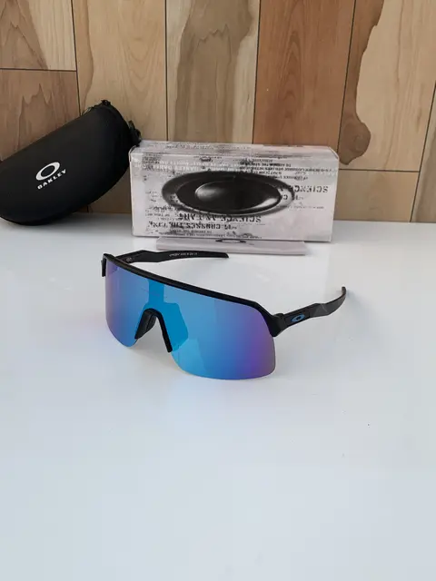 Oakley 9463 blue