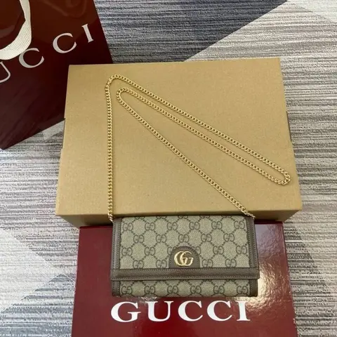Gucccii 69 ChainWallet With Original Box & DustCover