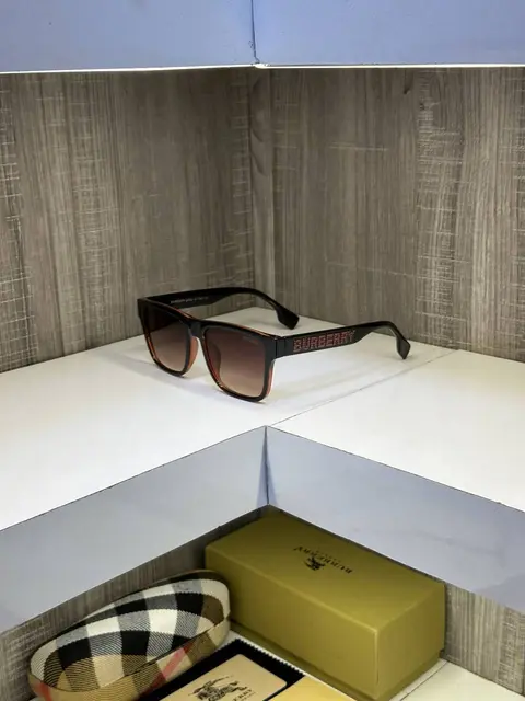 Burberry 4358 Glossy Brown